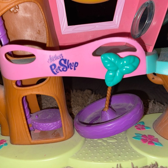 Littlest Pet Shop Tree + 4 pets+ 2 bananas EUC - Picture 3 of 5